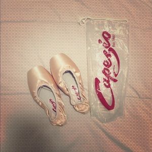 New Capezio Studio Pointe Shoes Size 9 1/2 Wide
